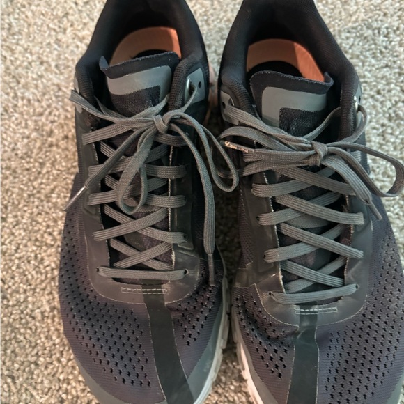 Women’s on cloud shoes - Picture 1 of 5